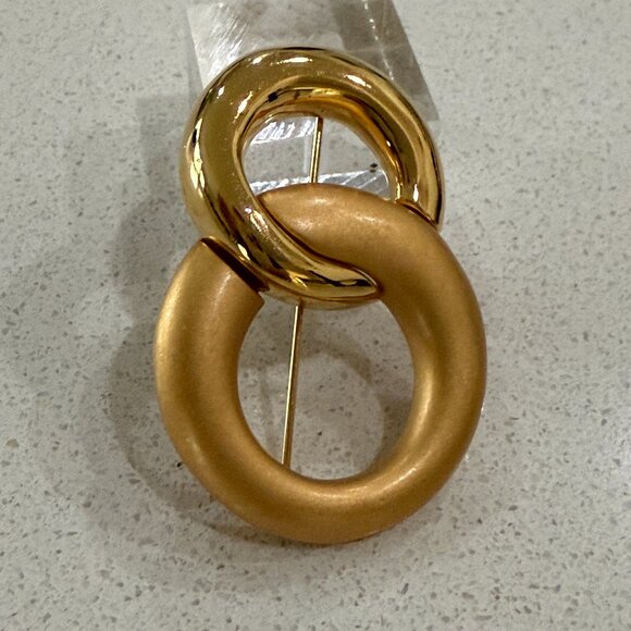 MONET Vintage Interlocking Double Circle Brooch - Picture 5 of 6